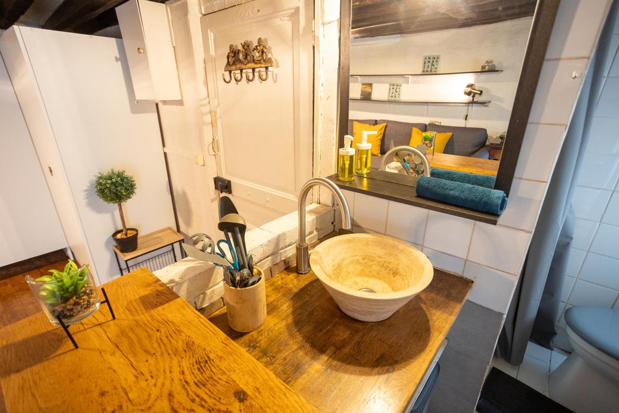 Apartamento Studio Cosy Romantique En Plein Coeur De París Exterior foto